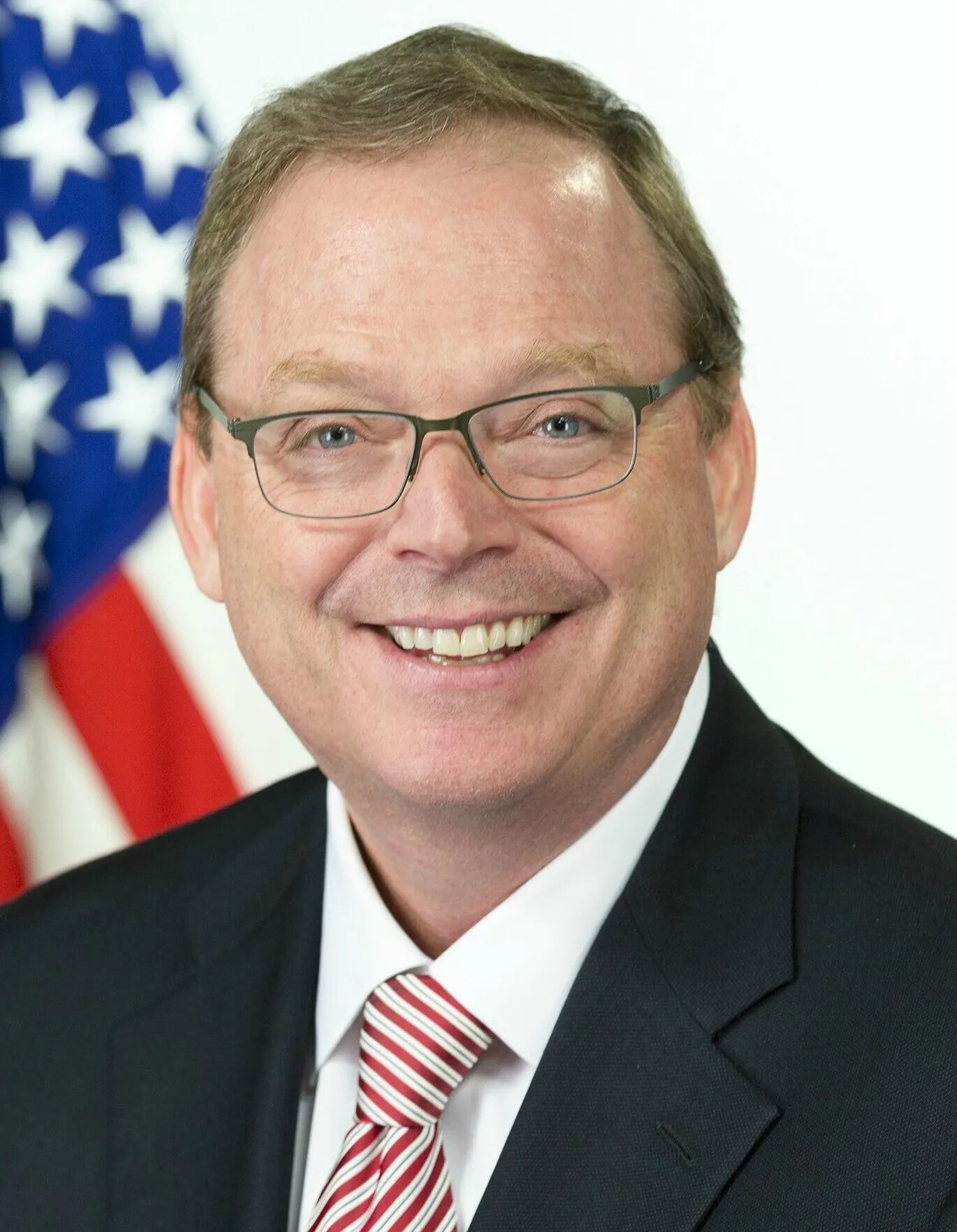 Official portrait of Kevin Hassett, Director of the National Economic Council.