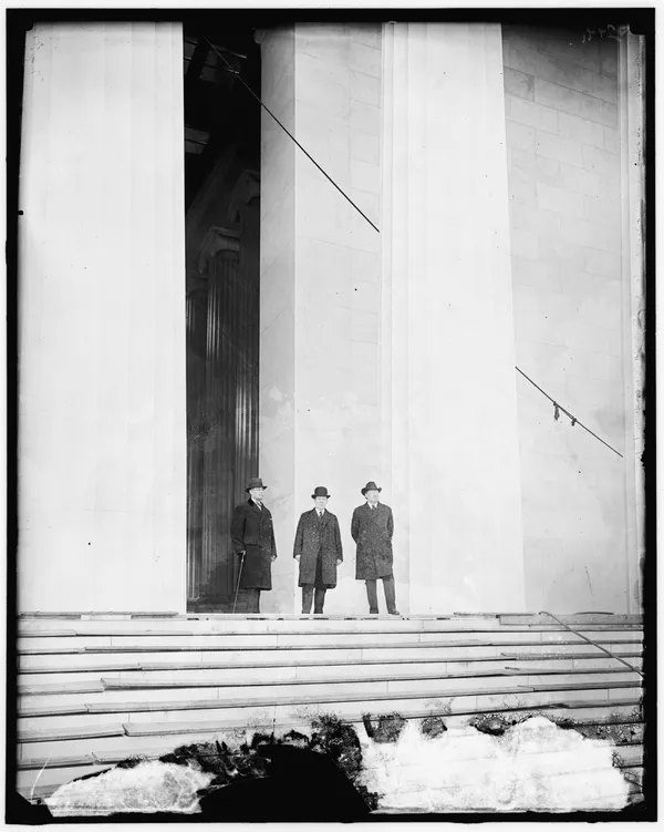 The Lincoln Memorial in Washington, D.C., the landmark the proposed arch would dwarf.